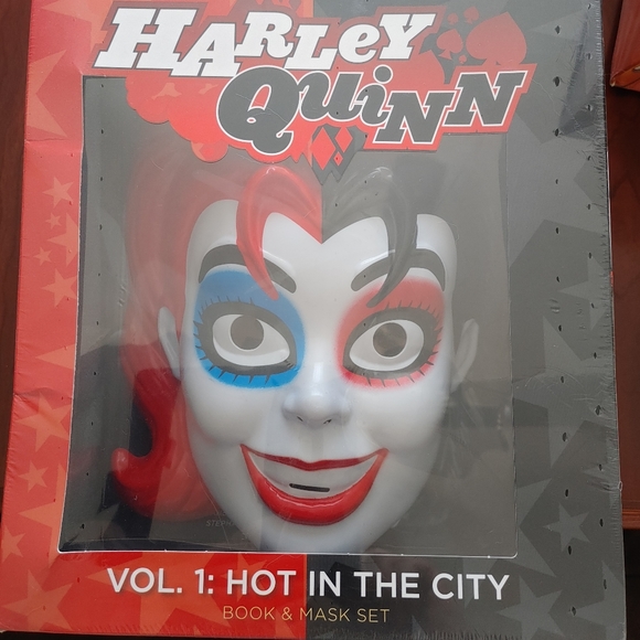 Marvel Other - Harley Quinn mask set